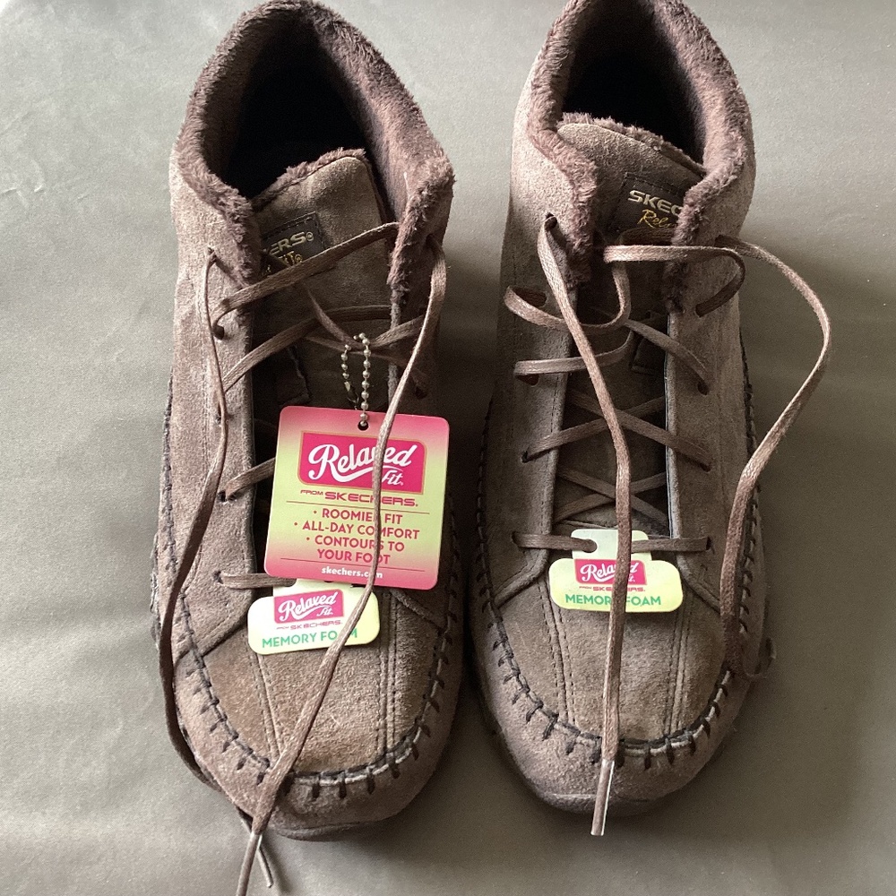 NWT Women's Skechers Relaxed Fit Booties size 9